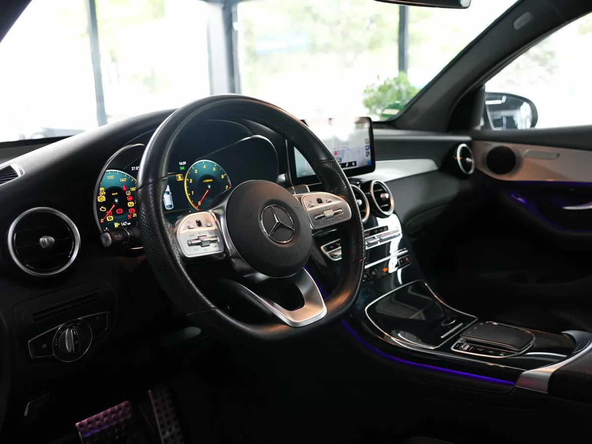 Mercedes-Benz GLC 200 Coupé 4MATIC AMG Line - Image 11