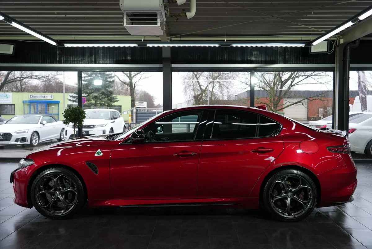 Alfa Romeo Giulia Quadrifoglio 2.9 V6 Bi-Turbo AT8 - Image 2