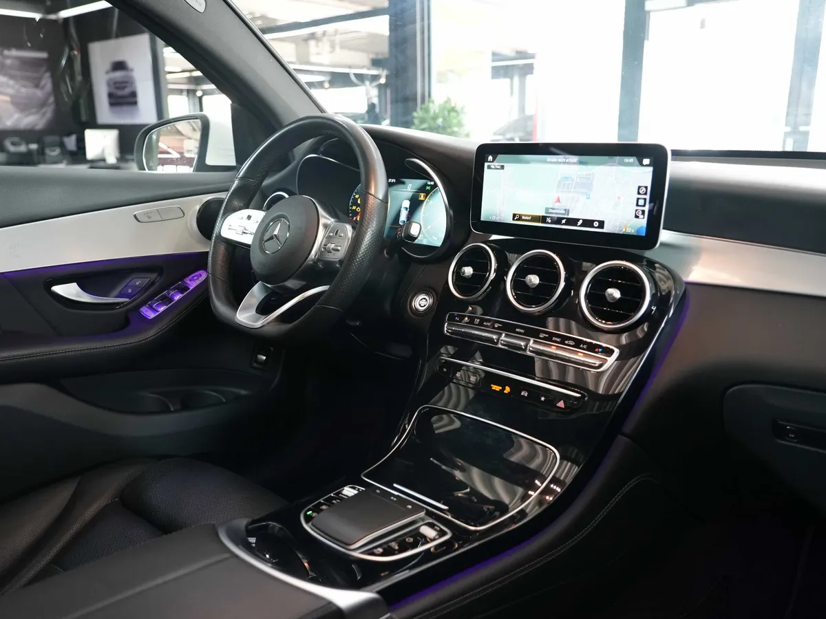 Mercedes-Benz GLC 200 Coupé 4MATIC AMG Line - Image 16
