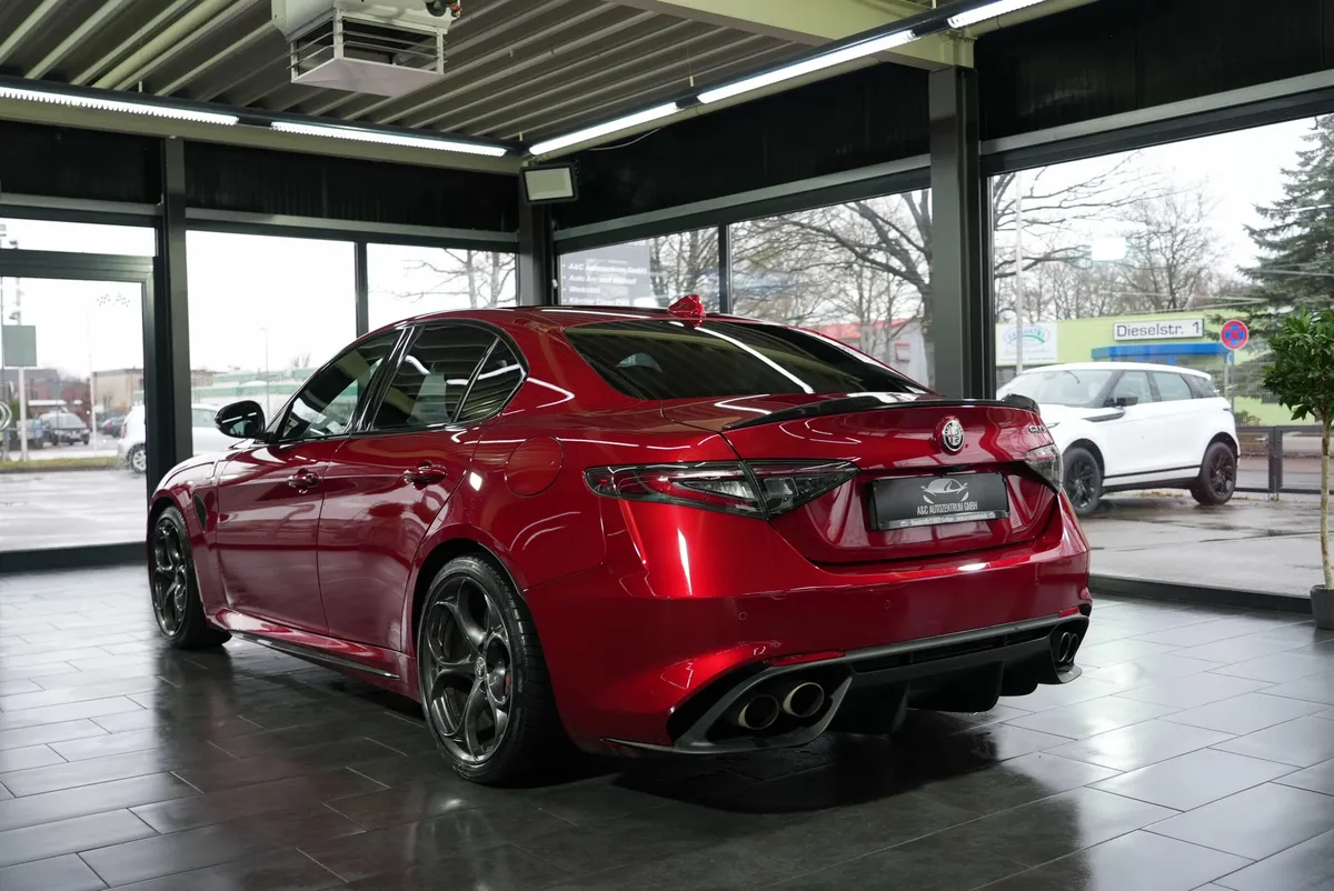 Alfa Romeo Giulia Quadrifoglio 2.9 V6 Bi-Turbo AT8 - Image 3