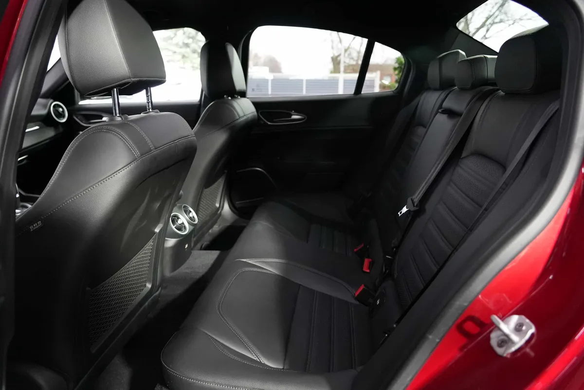 Alfa Romeo Giulia Quadrifoglio 2.9 V6 Bi-Turbo AT8 - Image 12