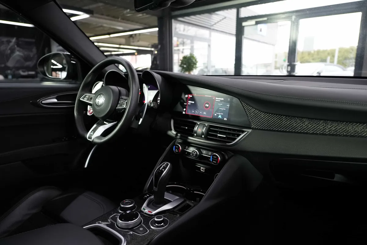 Alfa Romeo Giulia Quadrifoglio 2.9 V6 Bi-Turbo AT8 - Image 15