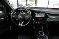 Alfa Romeo Giulia Quadrifoglio 2.9 V6 Bi-Turbo AT8 - Image 16