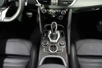 Alfa Romeo Giulia Quadrifoglio 2.9 V6 Bi-Turbo AT8 - Image 19