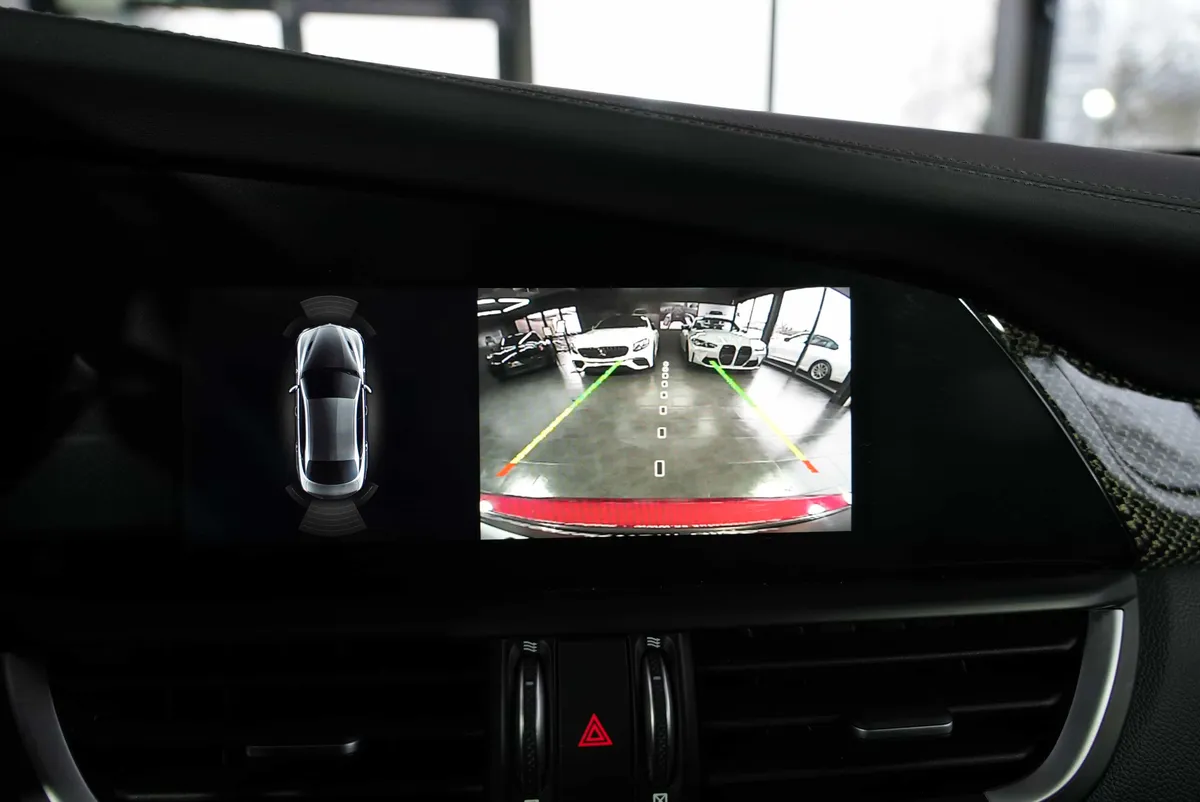 Alfa Romeo Giulia Quadrifoglio 2.9 V6 Bi-Turbo AT8 - Image 20