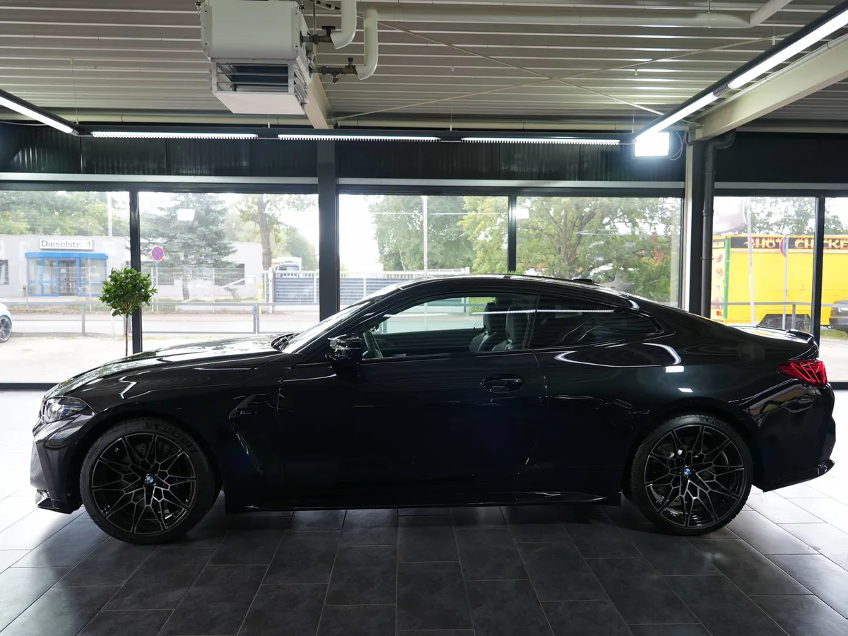 BMW M4 Coupé M xDrive Competition - Image 2