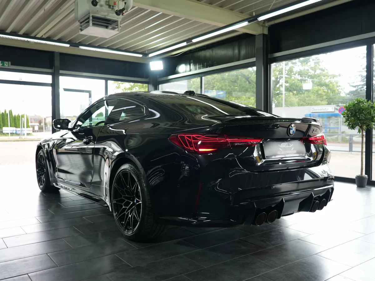 BMW M4 Coupé M xDrive Competition - Image 3