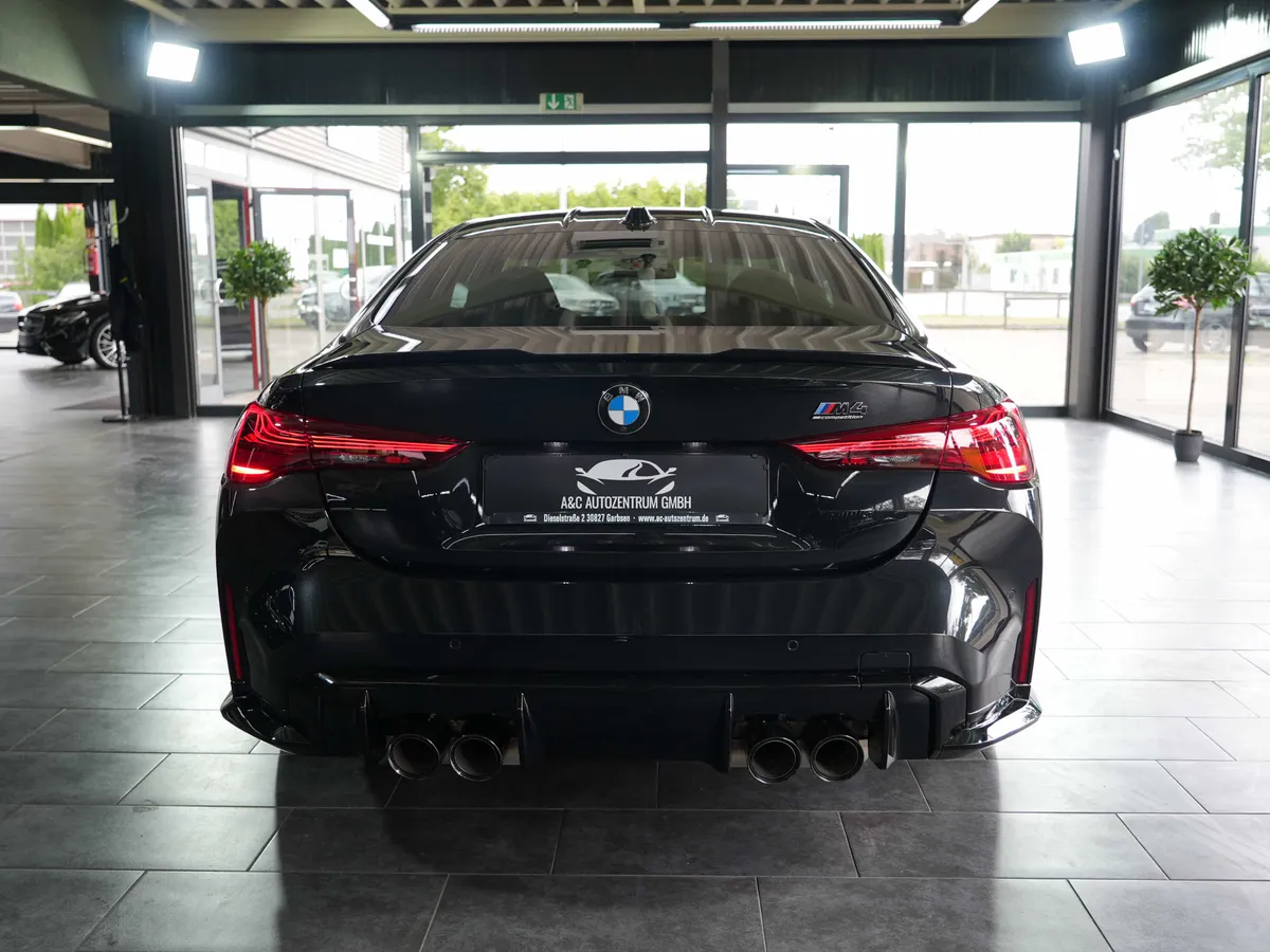 BMW M4 Coupé M xDrive Competition - Image 4