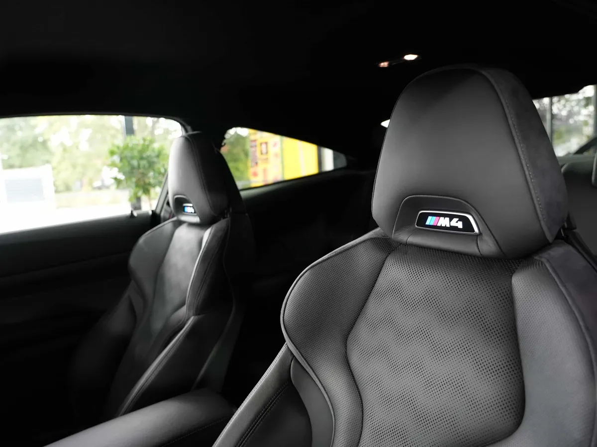 BMW M4 Coupé M xDrive Competition - Image 10