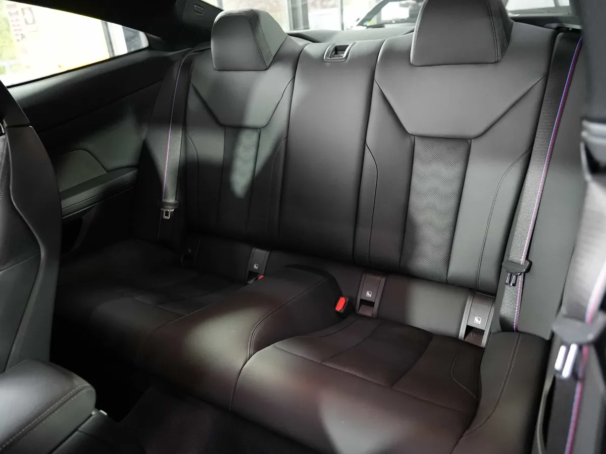 BMW M4 Coupé M xDrive Competition - Image 14