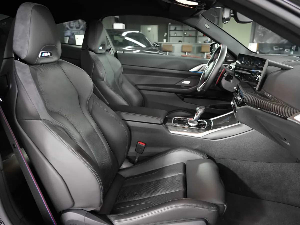 BMW M4 Coupé M xDrive Competition - Image 15