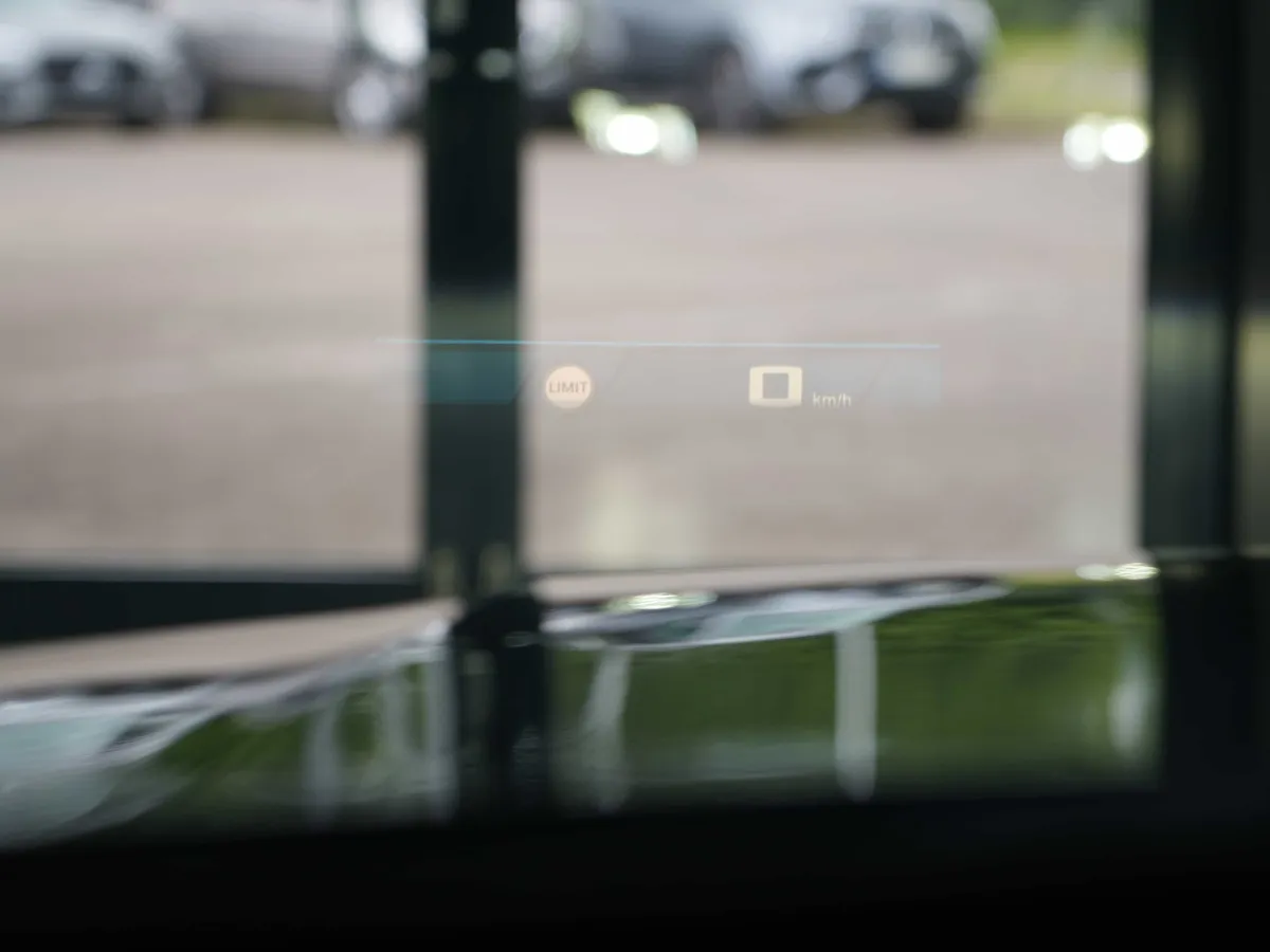 BMW M4 Coupé M xDrive Competition - Image 25