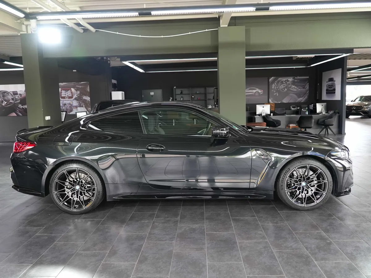 BMW M4 Coupé M xDrive Competition - Image 27