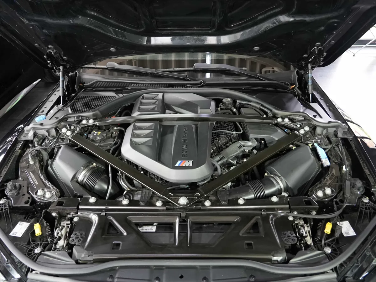 BMW M4 Coupé M xDrive Competition - Image 28