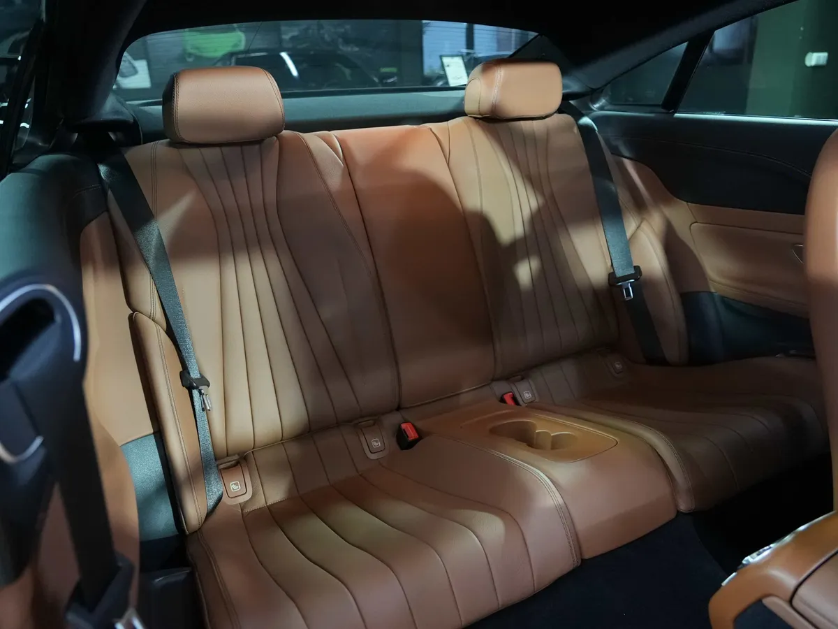 Mercedes-Benz E 400 d 4Matic Coupé AMG Line - Image 17