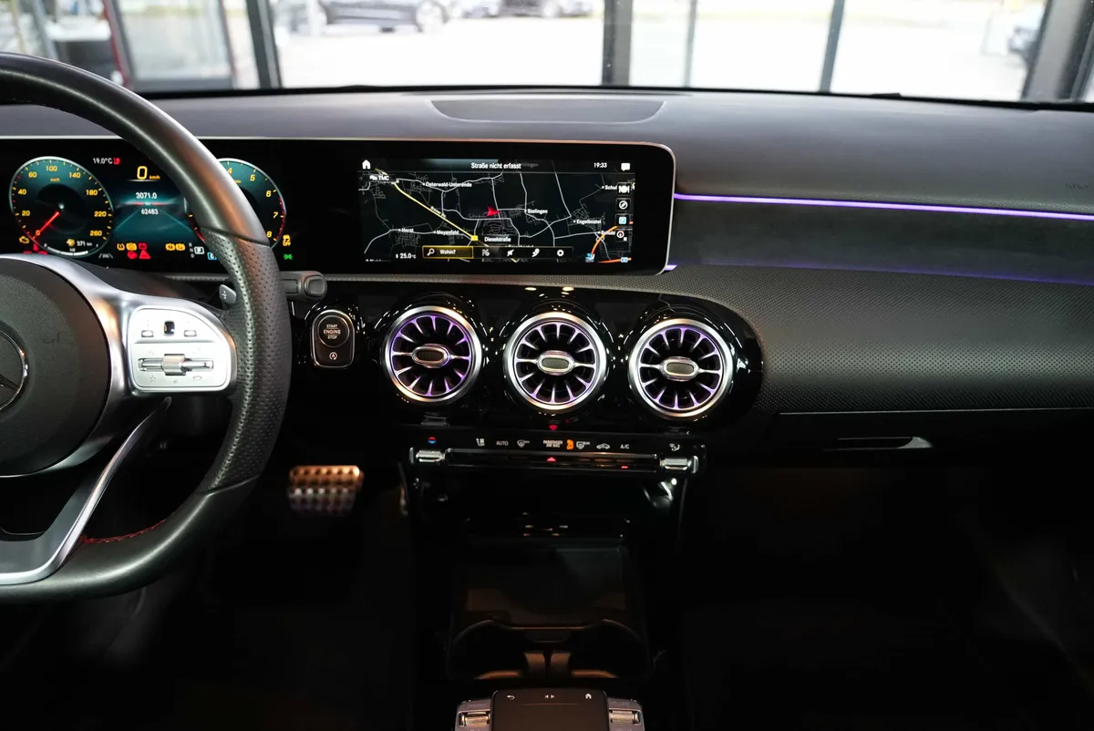 Mercedes-Benz A 200 Limousine AMG Line - Image 19