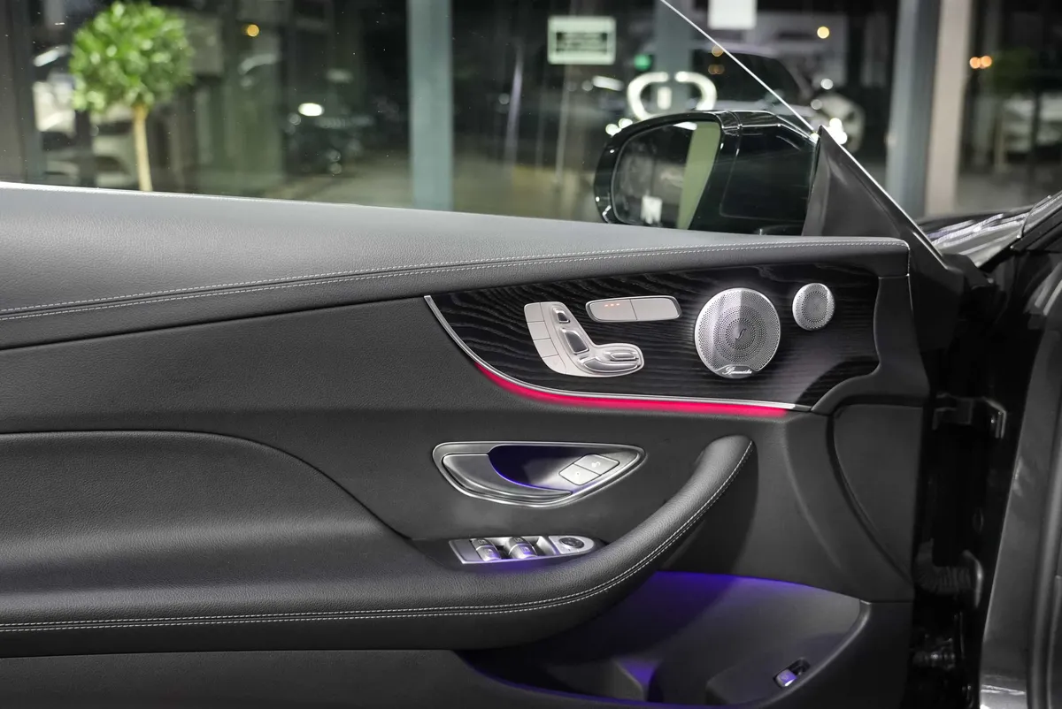 Mercedes-Benz E 450 Coupé 4Matic AMG Line - Image 9