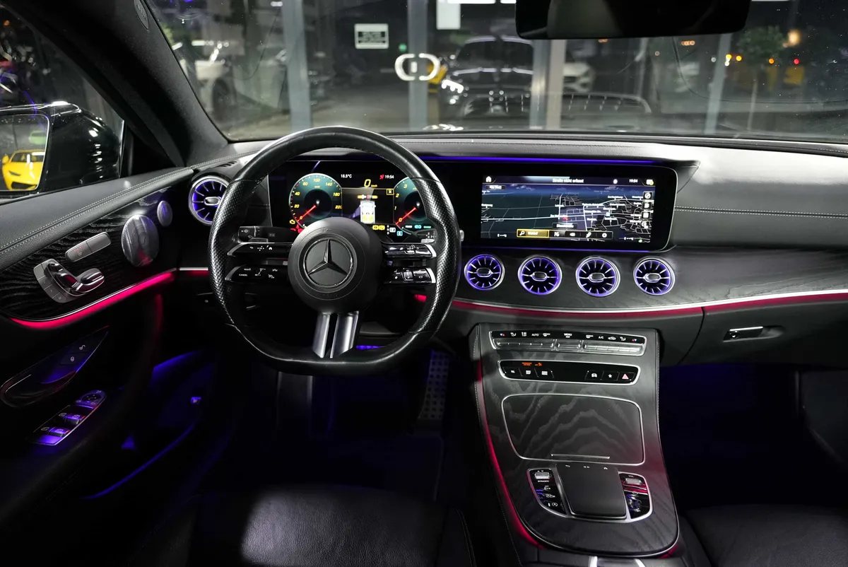 Mercedes-Benz E 450 Coupé 4Matic AMG Line - Image 17
