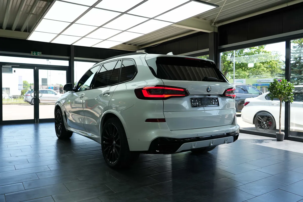 BMW X5 M50i - Image 4