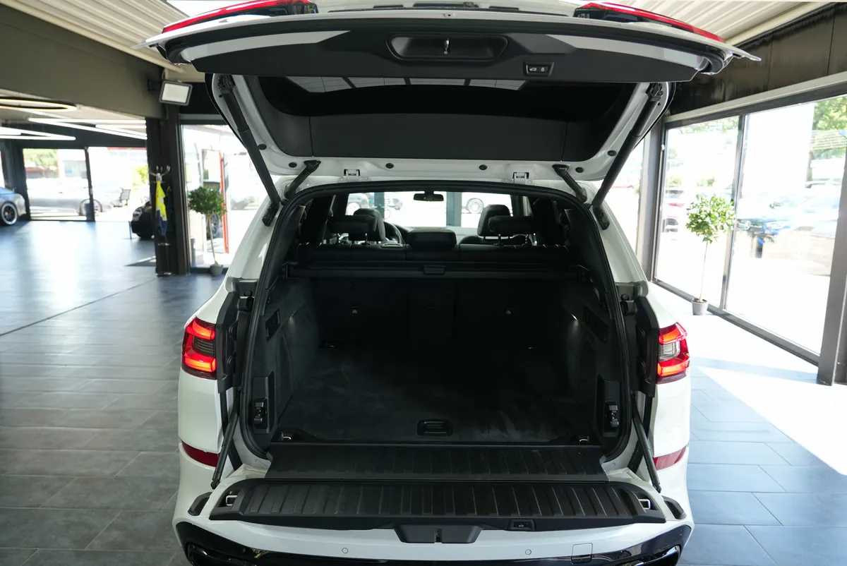 BMW X5 M50i - Image 6