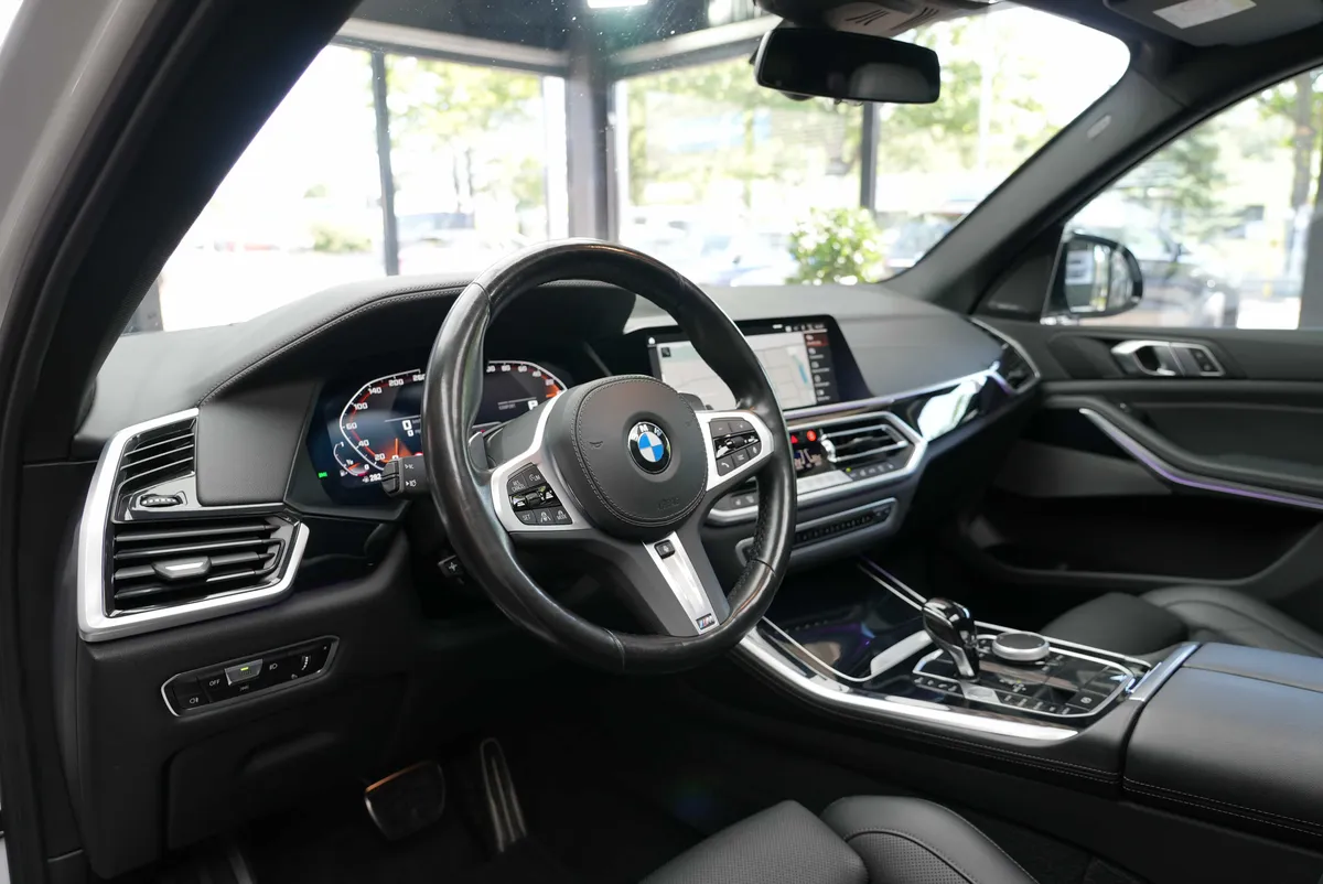 BMW X5 M50i - Image 11