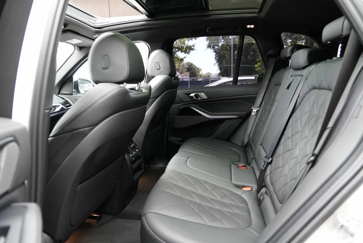 BMW X5 M50i - Image 13