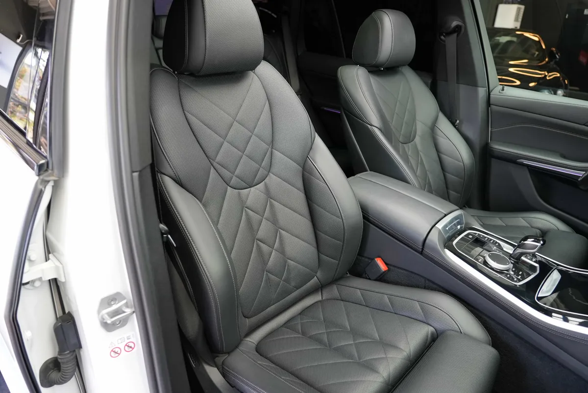 BMW X5 M50i - Image 15