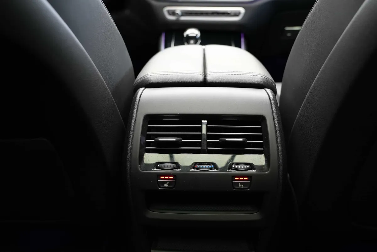 BMW X5 M50i - Image 17