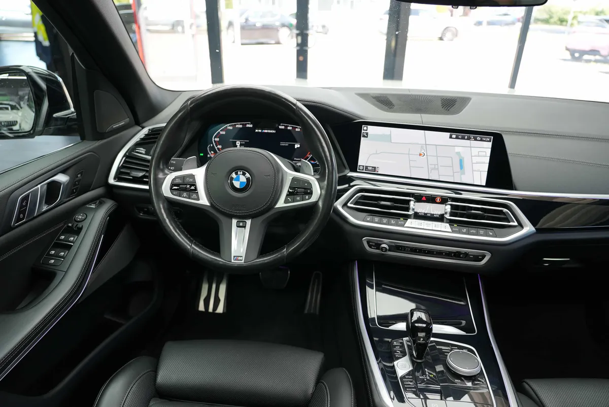 BMW X5 M50i - Image 19
