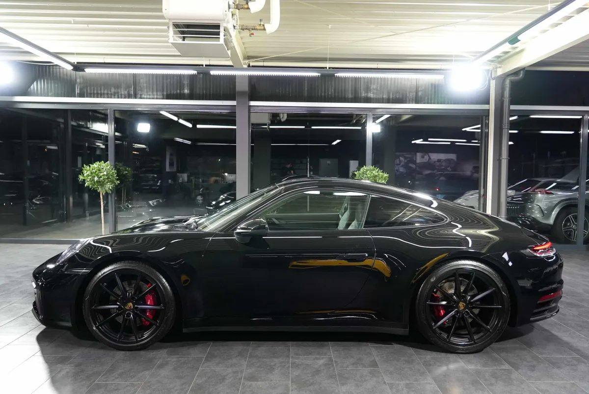 Porsche 911 Carrera S (992) - Image 2