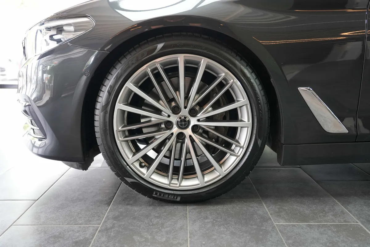 BMW 540i xDrive Touring Sport Line - Image 9