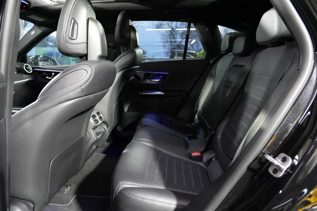 Mercedes-Benz GLC 200 4Matic AMG Line - Image 14