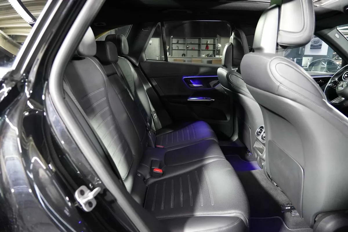 Mercedes-Benz GLC 200 4Matic AMG Line - Image 15