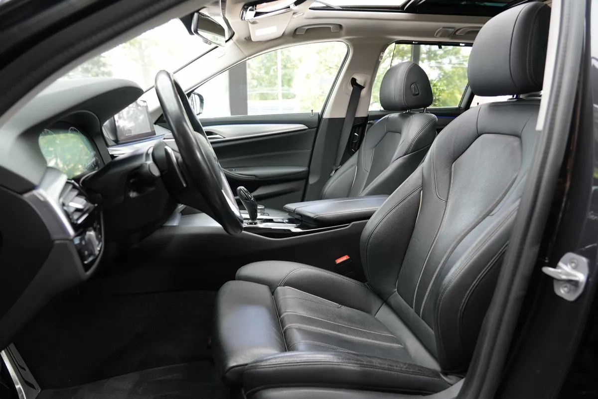 BMW 540i xDrive Touring Sport Line - Image 12