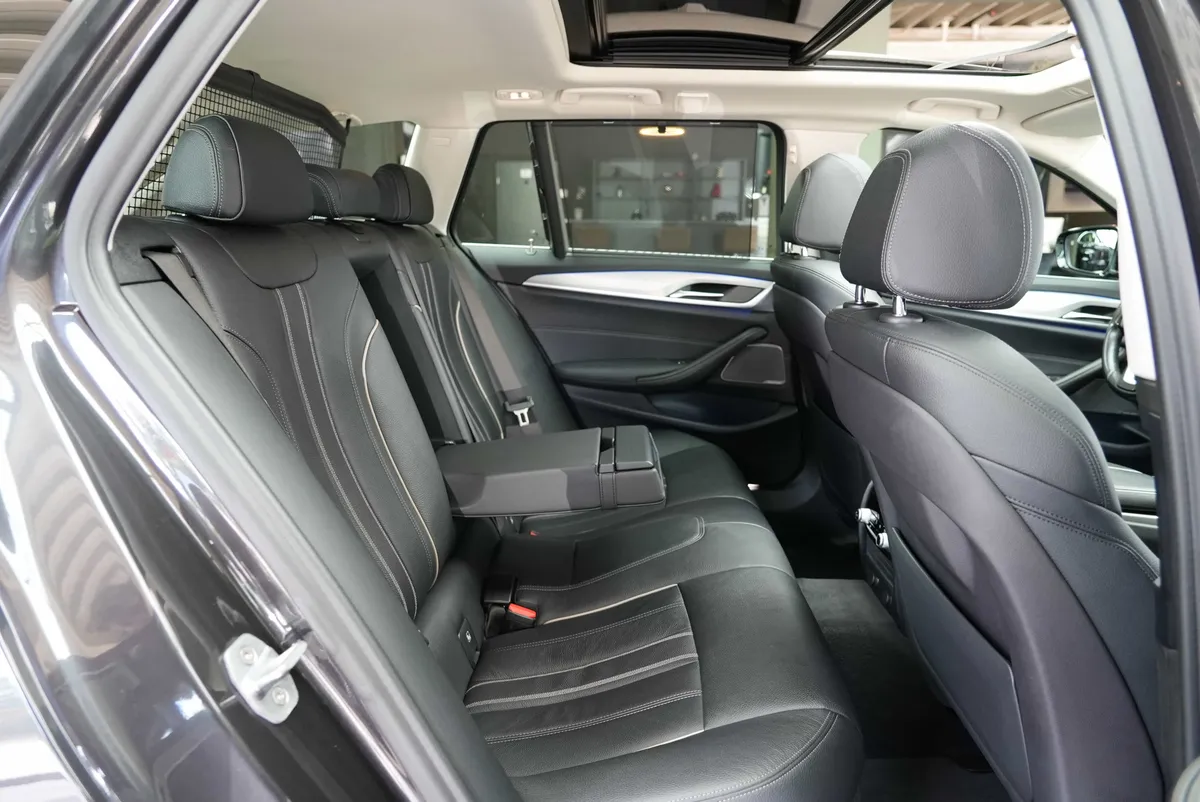 BMW 540i xDrive Touring Sport Line - Image 14