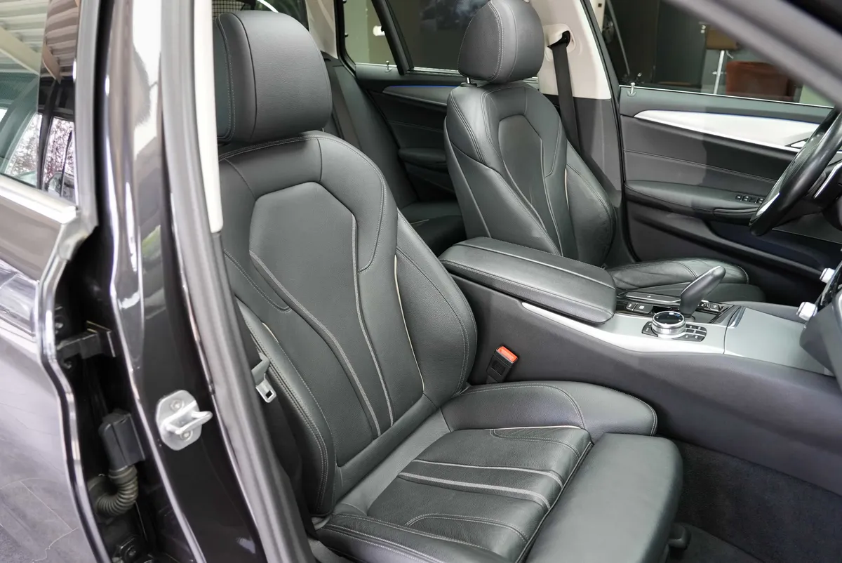 BMW 540i xDrive Touring Sport Line - Image 15