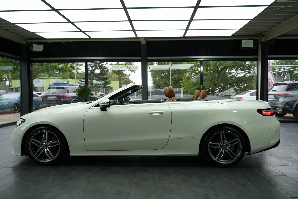 Mercedes-Benz E 200 Cabrio AMG Line - Image 2