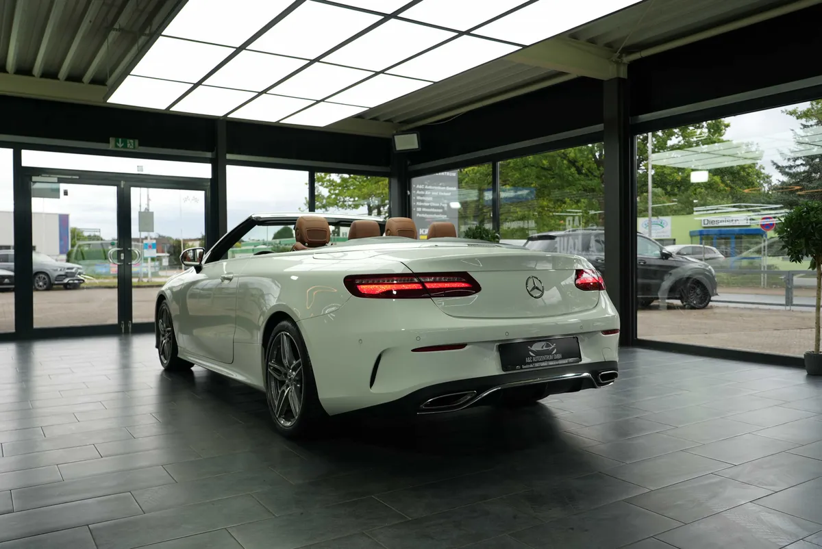 Mercedes-Benz E 200 Cabrio AMG Line - Image 3