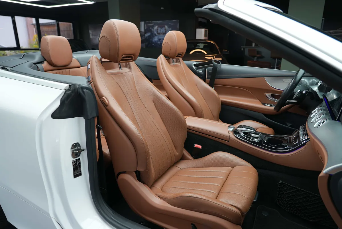 Mercedes-Benz E 200 Cabrio AMG Line - Image 12