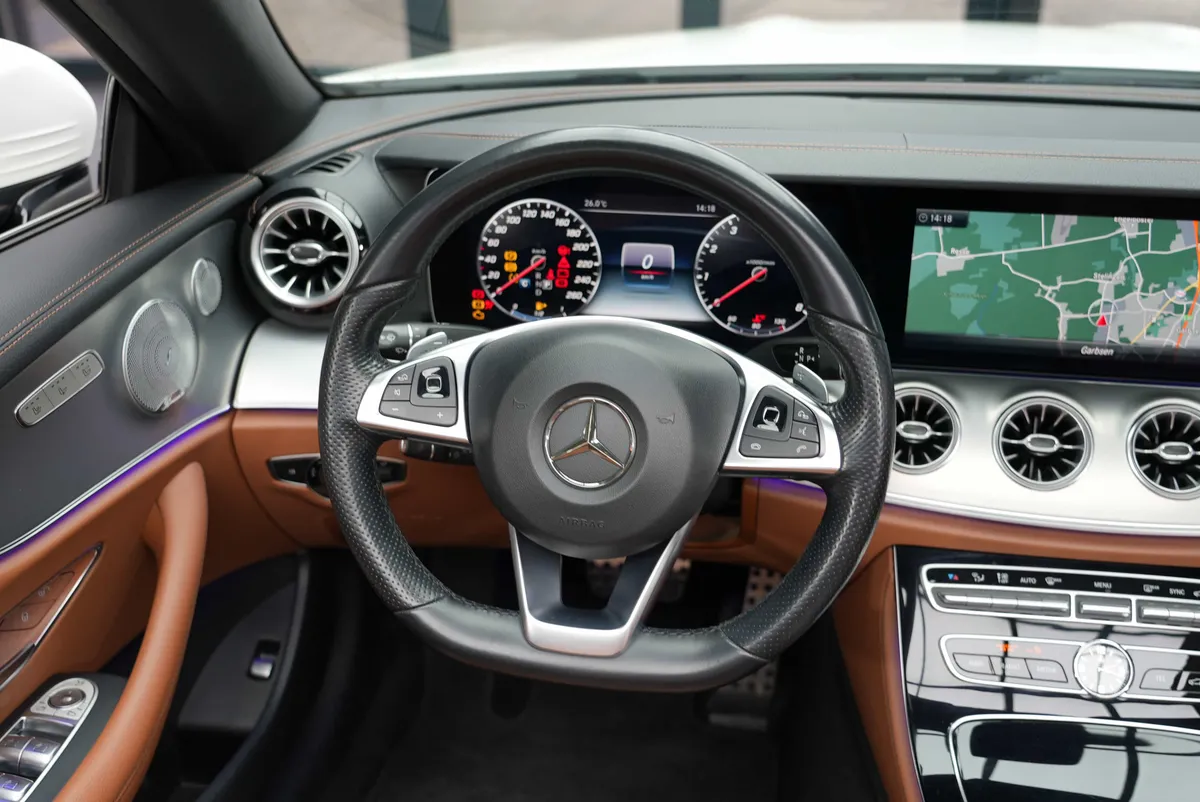 Mercedes-Benz E 200 Cabrio AMG Line - Image 17