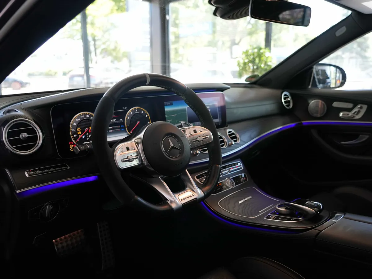 Mercedes-Benz E 63 AMG - Image 12