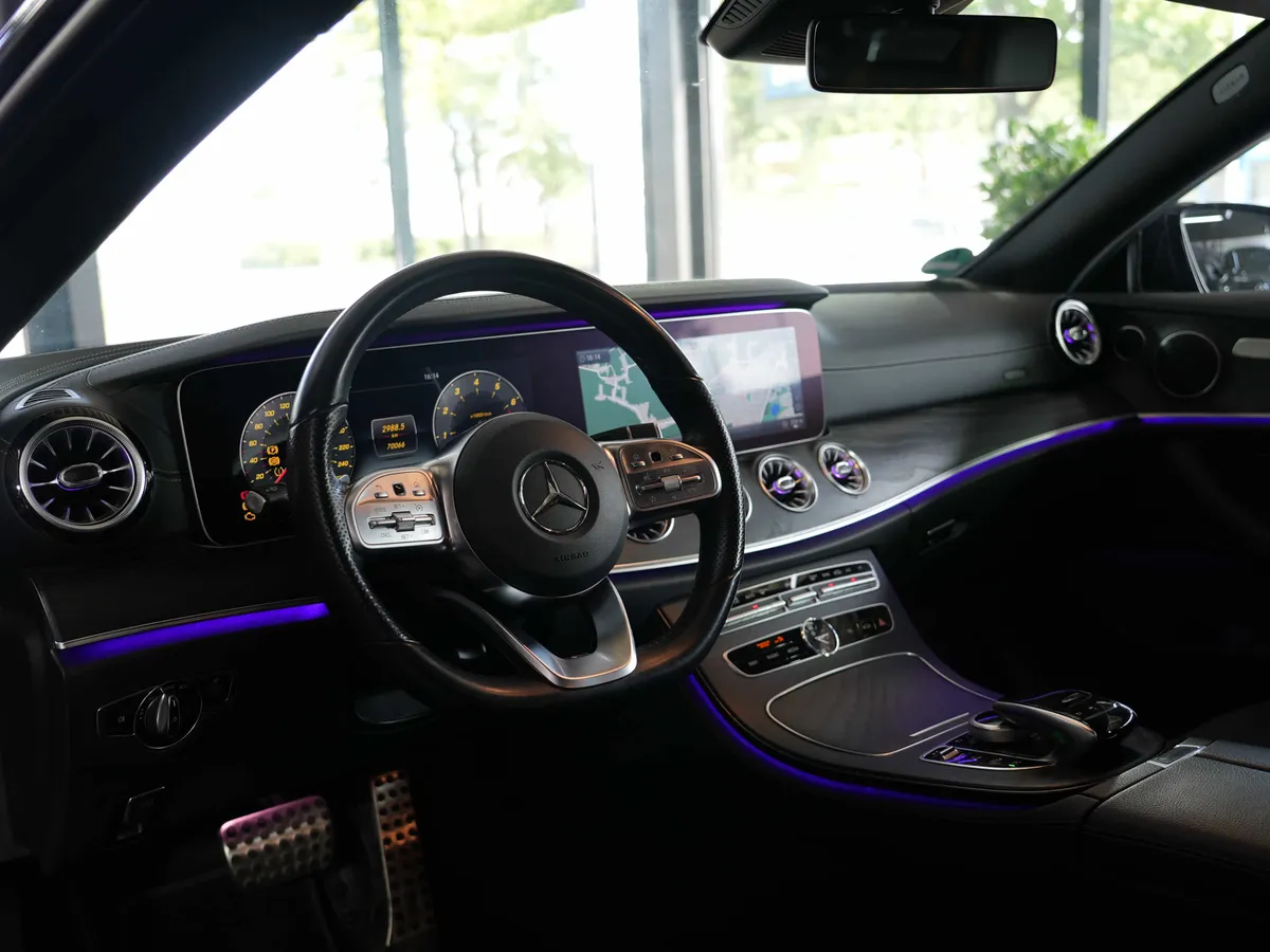 Mercedes-Benz E 200 Coupé AMG Line - Image 11